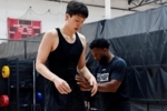 杨瀚森社媒晒特训照 训练师曾服务过詹姆斯&韦德&保罗等人